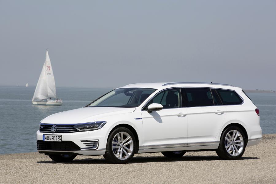  Volkswagen Passat Variant GTE 2015 года  (фото 28 из 30)